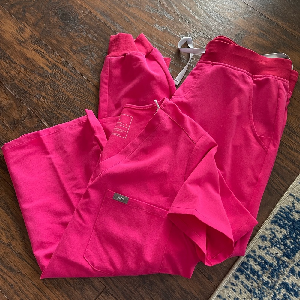 FIGS Shocking Pink Set